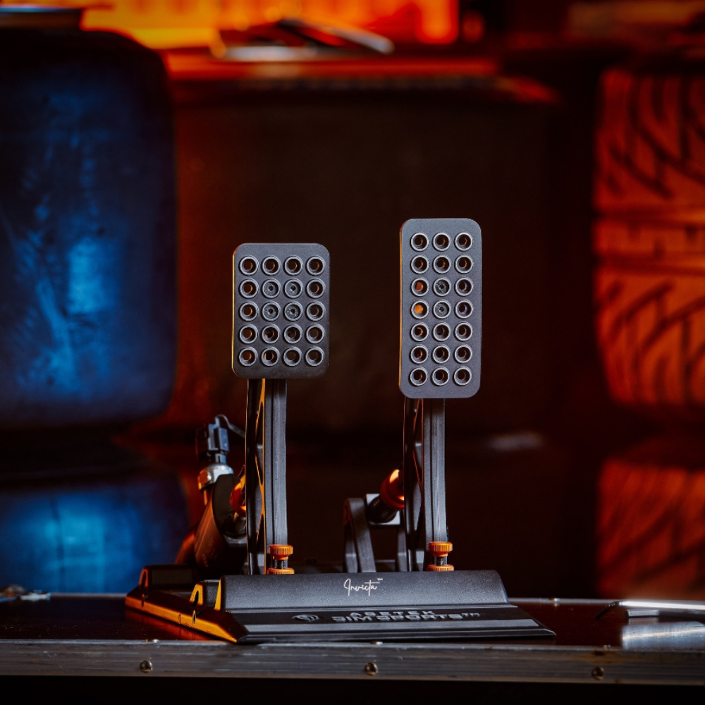 Asetek Invicta™ Sim Racing pedaalid piduri- ja gaasipedaalile